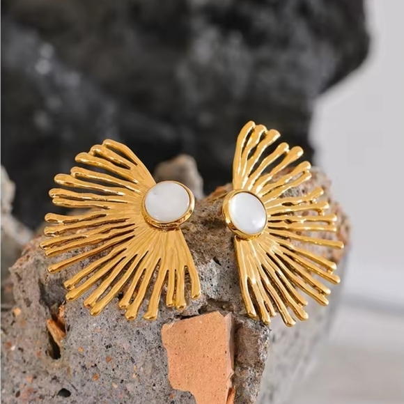 Premium Qulity Gold and White Sunburst Earrings - Picture 3 of 5